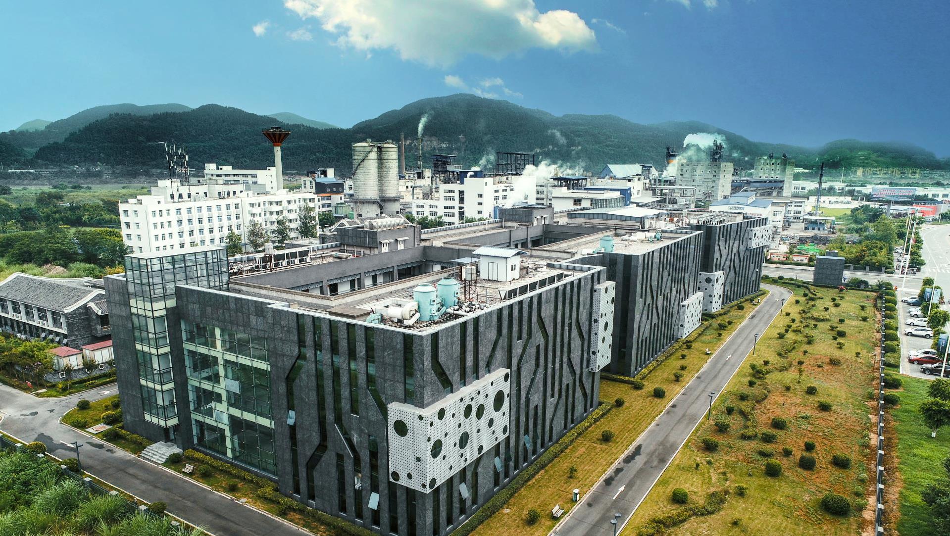四川省委组织部部长于立军光临射洪豪门国际官网参观调研