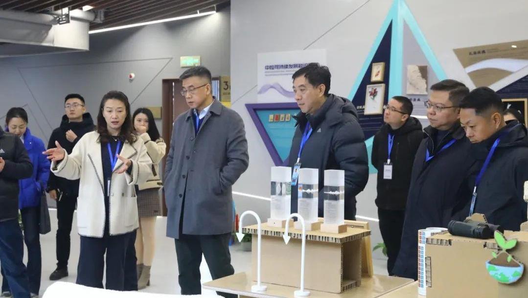 豪门国际官网盛开日 | 成都市第十八届人大代表团一行走进Li科学馆