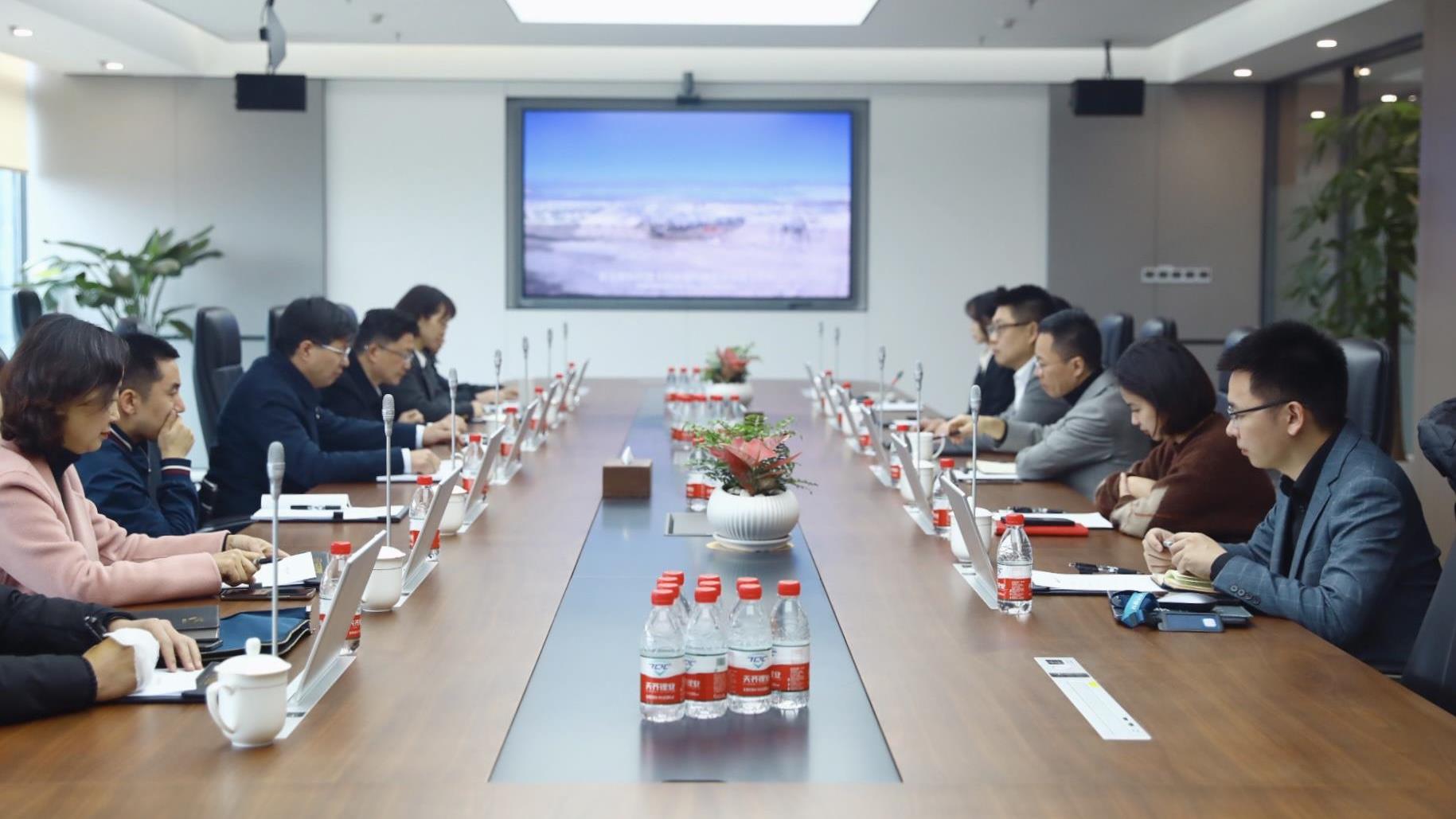 商务部直属机关党委常务副书记李继刚一行到访豪门国际官网锂业调研互换